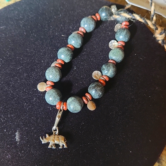 Bracelet with sterling silver Rhinoceros charm - Picture 1 of 3